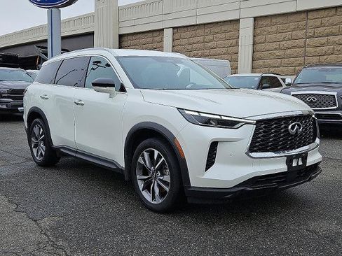 Certified 2023 INFINITI QX60 Luxe w/ Performance Audio Package image 3