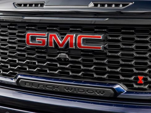 Used 2024 GMC Sierra 1500 AT4 w/ Technology Package AWD/4WD image 4