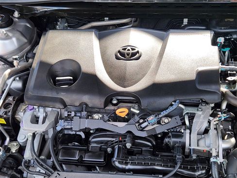 Used 2018 Toyota Camry SE image 16