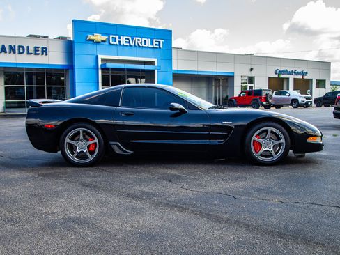 Used 1998 Chevrolet Corvette Coupe w/ Memory Pkg RWD image 8