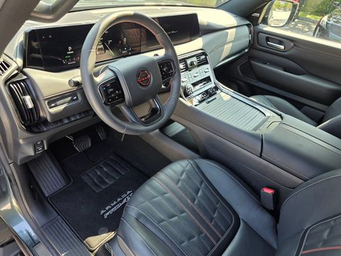 Used 2025 Nissan Armada PRO-4X w/ Pro-4X Premium Package AWD/4WD image 10