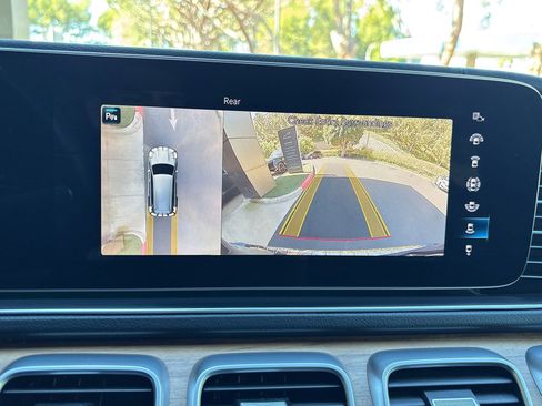 Used 2022 Mercedes-Benz GLS 450 4MATIC image 24