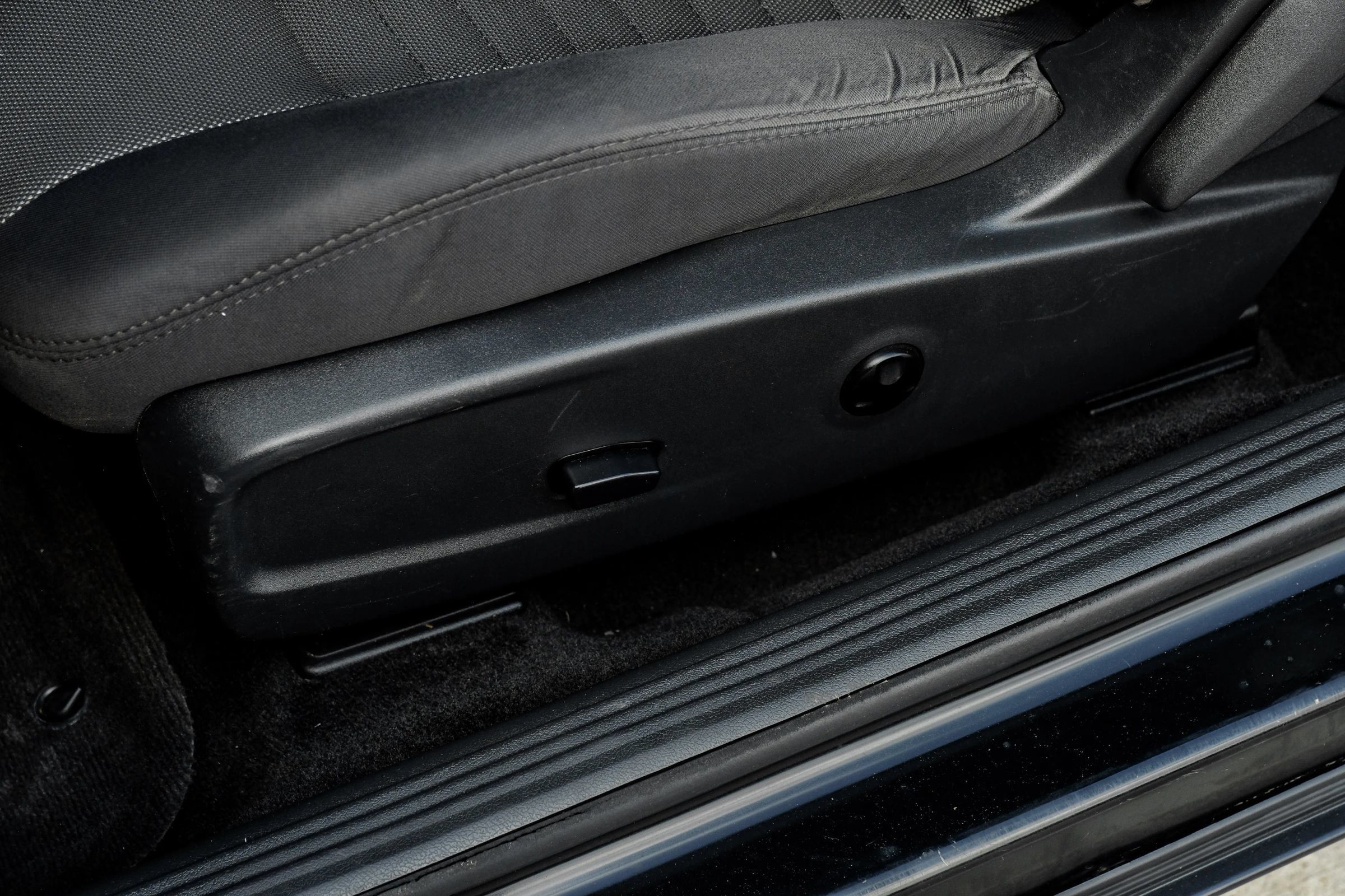 Used 2013 Dodge Challenger R/T w/ Blacktop Pkg RWD image 37
