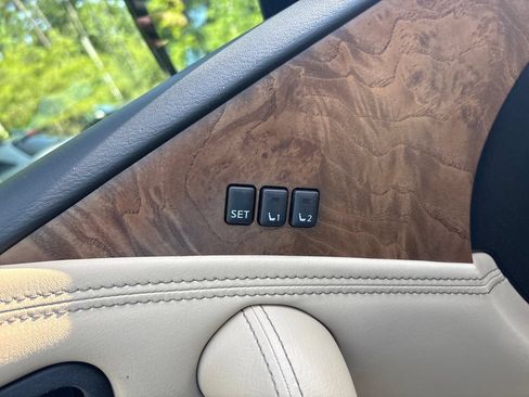 Used 2022 Nissan Armada SL w/ Captain's Chairs Package AWD/4WD image 35