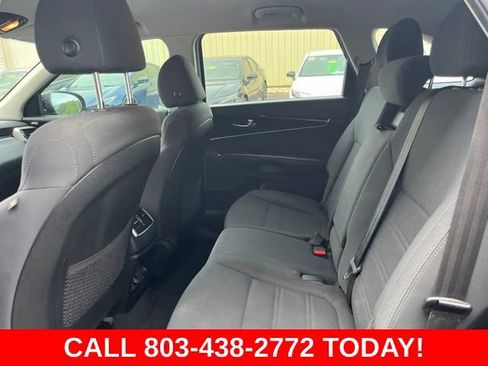 Used 2019 Kia Sorento FWD image 11