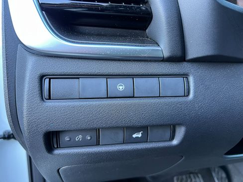 Used 2023 Nissan Rogue SV w/ SV Premium Package image 18