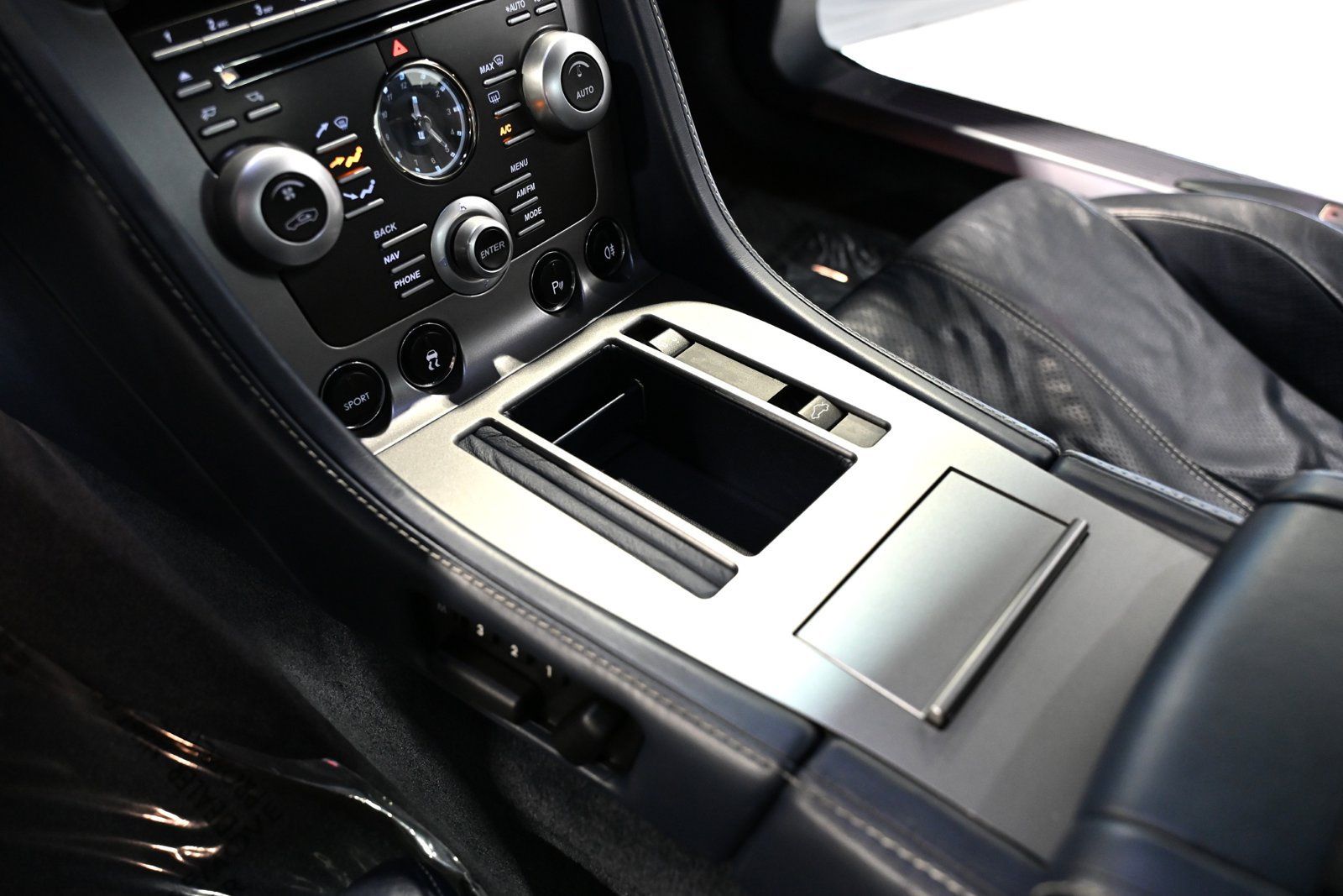 Used 2009 Aston Martin DB9 Coupe RWD image 38