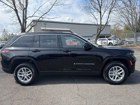 Used 2025 Jeep Grand Cherokee Laredo X image 17