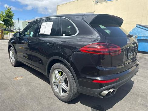 Used 2016 Porsche Cayenne S AWD/4WD image 4