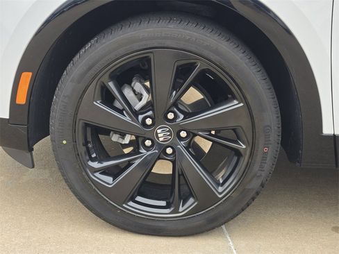 Used 2025 Buick Envision Sport Touring image 27