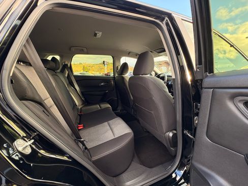 Used 2024 Nissan Rogue SV image 19