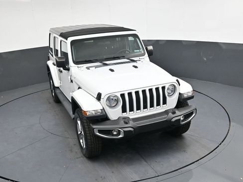 Used 2019 Jeep Wrangler Unlimited Sahara image 16