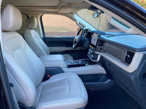 Used 2024 Ford Expedition Limited image 60