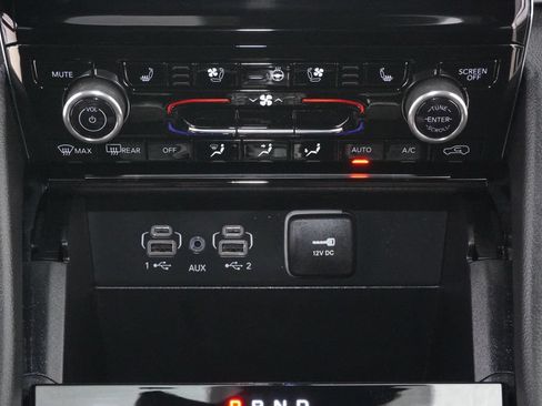Used 2025 Jeep Grand Cherokee L Summit w/ Advanced Protech Group IV AWD/4WD image 17
