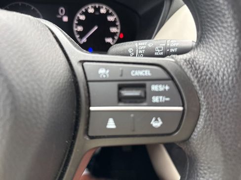 Used 2023 Honda HR-V LX image 17