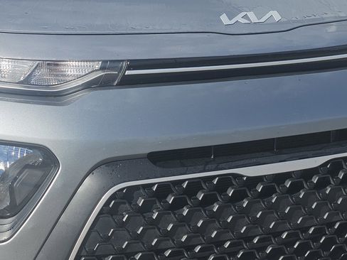 Used 2022 Kia Soul LX w/ Technology Package FWD image 3