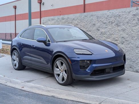 Certified 2024 Porsche Macan 4 Electric image 9