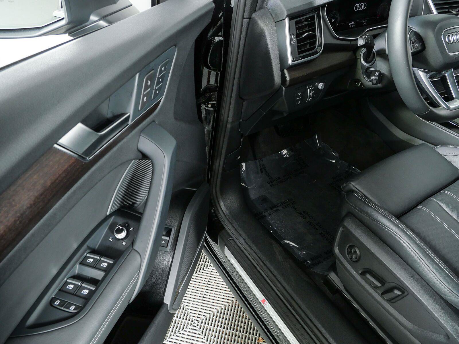 Used 2023 Audi Q5 2.0T Prestige w/ Prestige Package AWD/4WD image 8