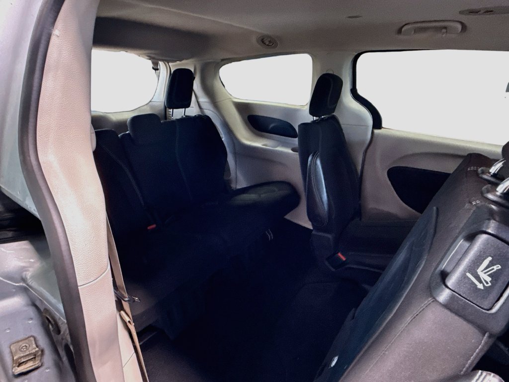 Used 2023 Chrysler Voyager LX FWD image 25