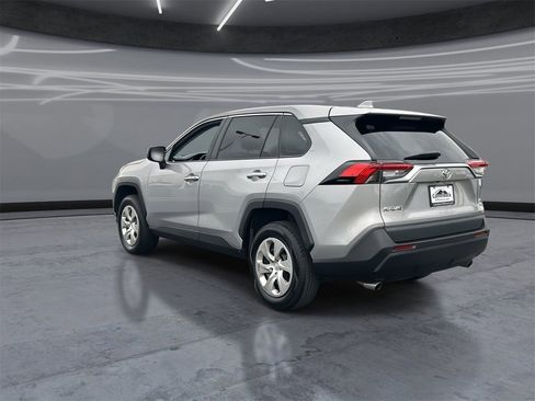 Used 2022 Toyota RAV4 LE image 4