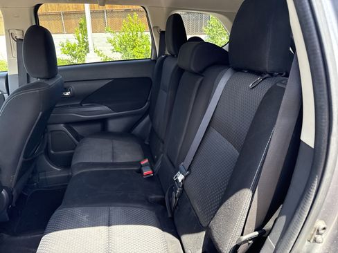 Used 2017 Mitsubishi Outlander SE FWD image 13