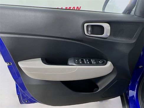 Used 2024 Hyundai Venue SEL image 30