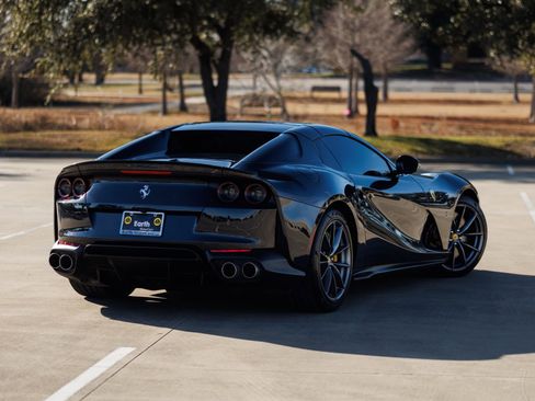 Used 2021 Ferrari 812 GTS image 19