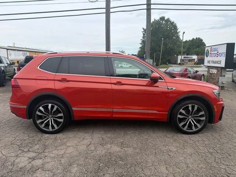 Used 2018 Volkswagen Tiguan SEL Premium w/ R-Line Package FWD image 5
