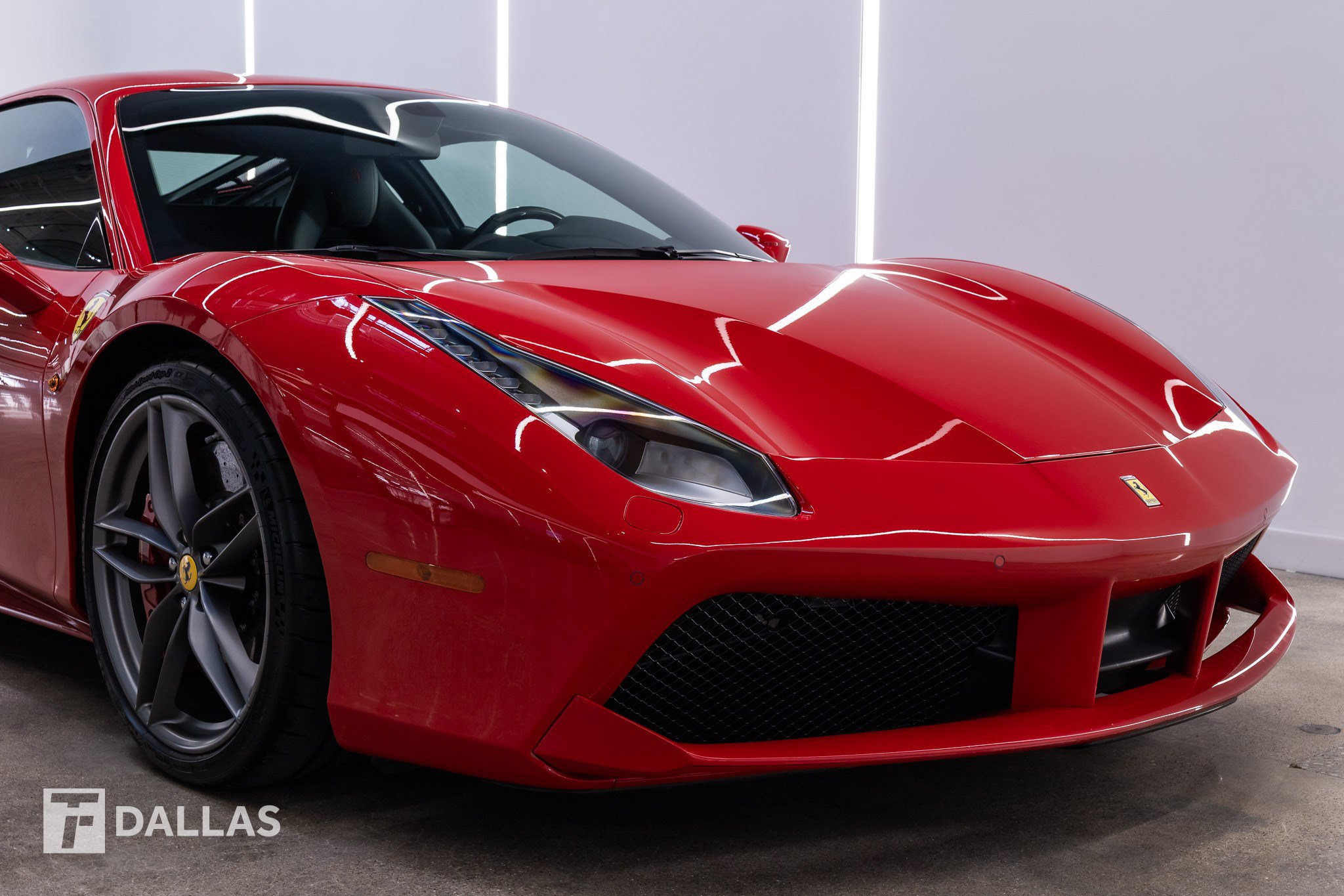 Used 2018 Ferrari 488 GTB RWD image 18