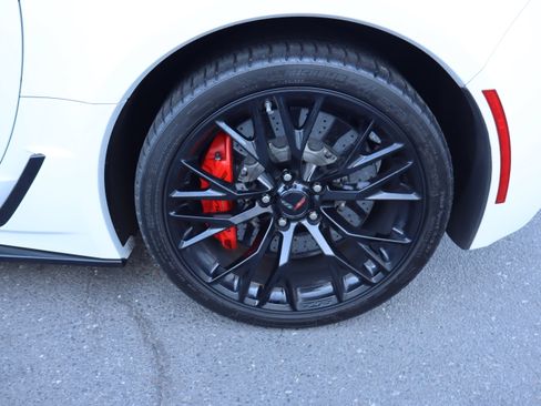 Used 2016 Chevrolet Corvette Z06 w/ 3LZ Preferred Equipment Group image 32