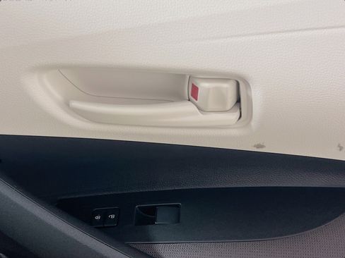 Used 2025 Toyota Corolla LE image 31