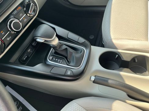 Used 2025 Kia Soul LX w/ LX Technology Package FWD image 20
