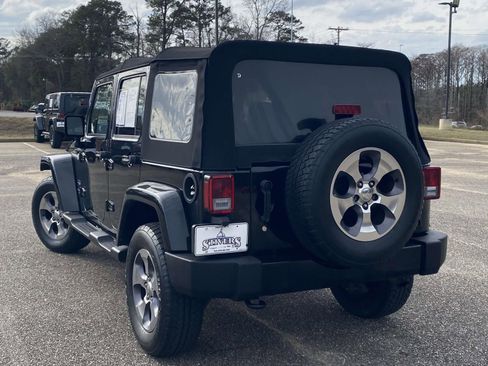 Used 2016 Jeep Wrangler Unlimited Sahara w/ Connectivity Group image 5