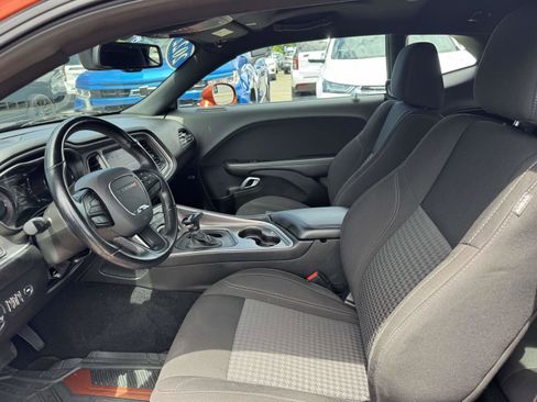 Used 2022 Dodge Challenger SXT w/ Driver Convenience Group AWD/4WD image 13