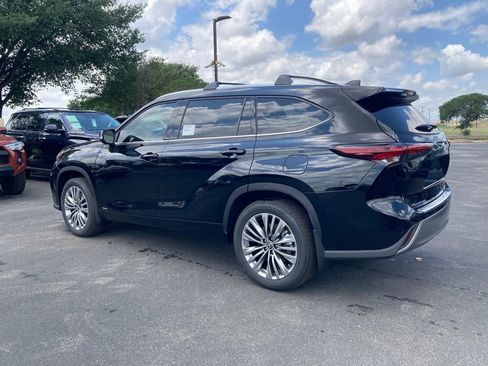 New 2026 Toyota Highlander Platinum AWD/4WD image 7