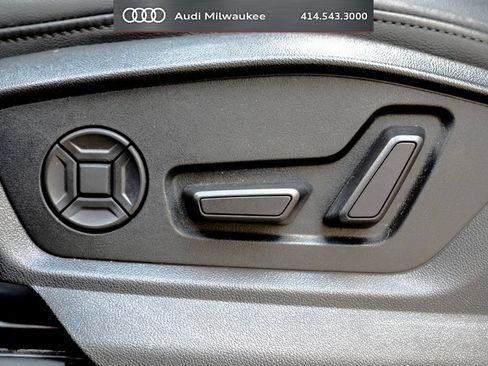 Used 2023 Audi Q7 3.0T Premium w/ Convenience Package AWD/4WD image 18