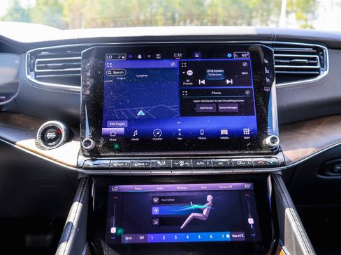 Used 2024 Jeep Grand Wagoneer L 4WD image 17