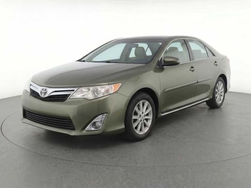 Used 2013 Toyota Camry XLE w/ Leather Pkg FWD image 1