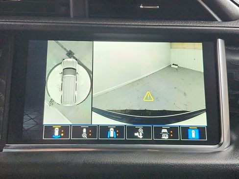 Used 2024 GMC Yukon XL Denali AWD/4WD image 16