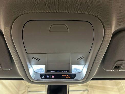 Used 2023 GMC Acadia SLE w/ Driver Convenience Package FWD image 28