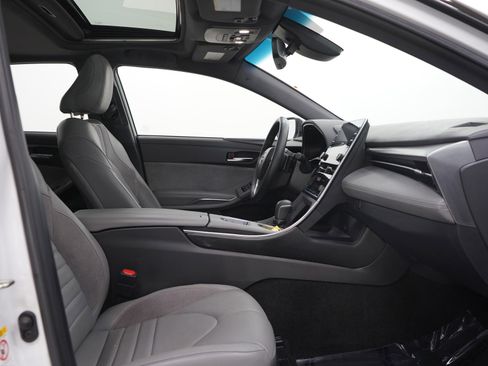 Used 2019 Toyota Avalon XSE w/ All Weather Liner Package FWD image 11