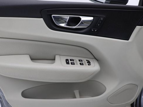 Used 2018 Volvo XC60 T6 Momentum w/ Vision Package image 15