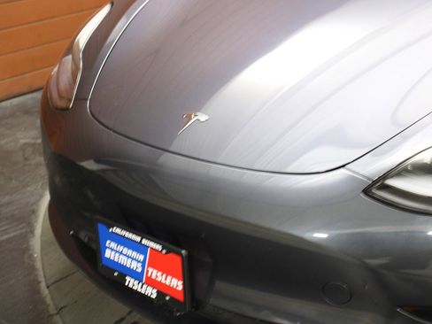 Used 2023 Tesla Model 3 Standard Range image 8