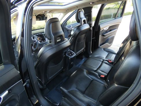 Used 2020 Volvo XC90 T6 Momentum image 42