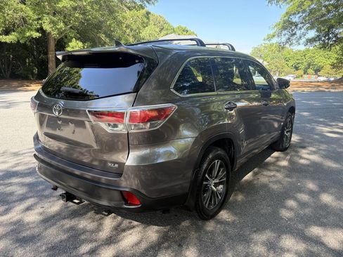 Used 2016 Toyota Highlander XLE FWD image 46