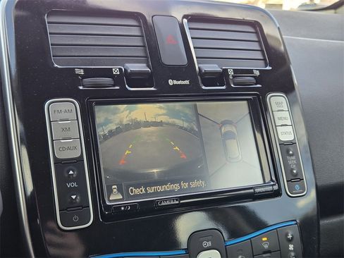 Used 2015 Nissan Leaf SV w/ Premium Package image 13