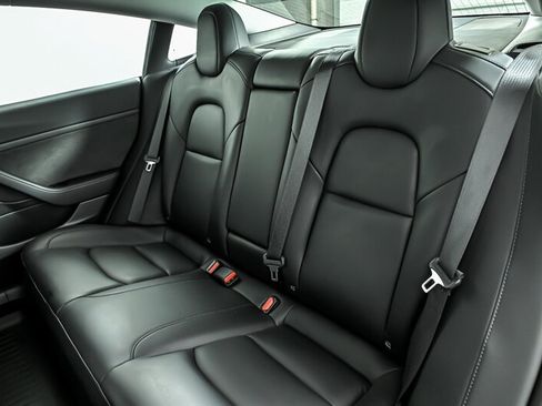 Used 2020 Tesla Model 3 Standard Range Plus RWD image 18