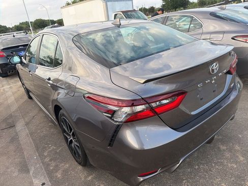Used 2024 Toyota Camry SE FWD image 4