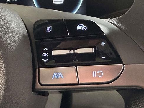 Used 2024 Hyundai Elantra SEL image 25