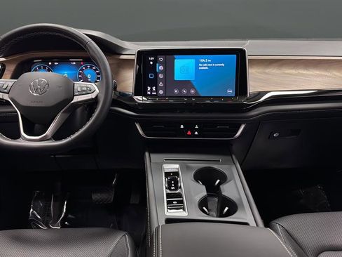 Used 2025 Volkswagen Atlas SE image 11